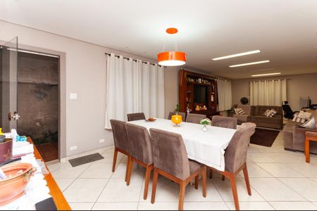 Casa à venda com 325m², 3 quartos e 9 vagas Casa à venda com 325m², 3 quartos e 9 vagasSala