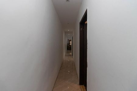 Casa à venda com 163m², 5 quartos e 2 vagas Casa à venda com 163m², 5 quartos e 2 vagasCorredor dos Quartos