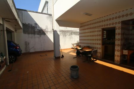 Casa à venda com 270m², 5 quartos e 6 vagasQuintal fundos