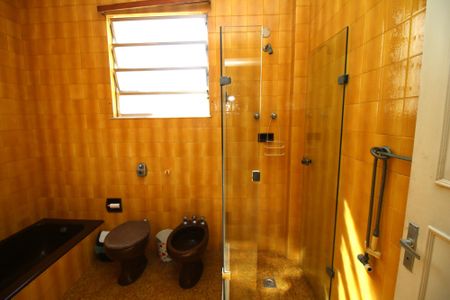 Casa à venda com 270m², 5 quartos e 6 vagasBanheiro da Suíte 1