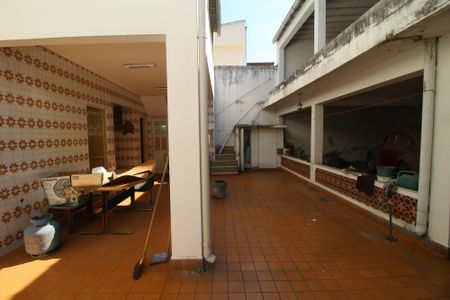 Casa à venda com 270m², 5 quartos e 6 vagasQuintal fundos