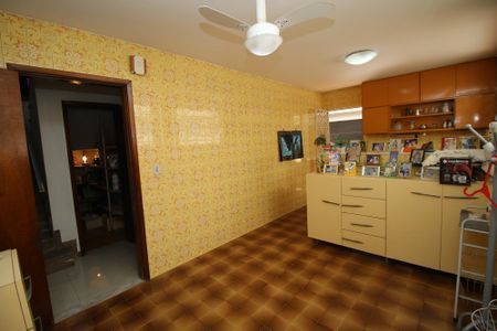 Casa à venda com 270m², 5 quartos e 6 vagasCozinha e copa