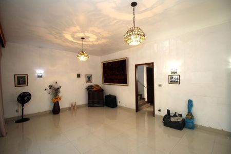 Casa à venda com 270m², 5 quartos e 6 vagasSala