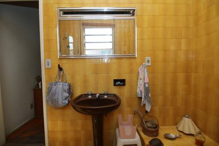 Casa à venda com 270m², 5 quartos e 6 vagasBanheiro da Suíte 1