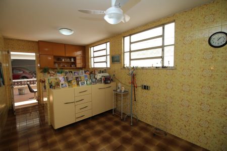 Casa à venda com 270m², 5 quartos e 6 vagasCozinha e copa