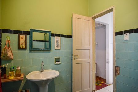 Casa à venda com 65m², 2 quartos e sem vaga Casa à venda com 65m², 2 quartos e sem vagaBanheiro