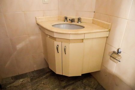 Apartamento à venda com 226m², 4 quartos e 2 vagas Apartamento à venda com 226m², 4 quartos e 2 vagasBanheiro da Suíte 4