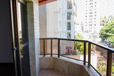 Apartamento à venda com 226m², 4 quartos e 2 vagas Apartamento à venda com 226m², 4 quartos e 2 vagasSacada