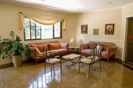 Apartamento à venda com 226m², 4 quartos e 2 vagas Apartamento à venda com 226m², 4 quartos e 2 vagasHall de entrada