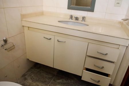 Apartamento à venda com 226m², 4 quartos e 2 vagas Apartamento à venda com 226m², 4 quartos e 2 vagasBanheiro da Suíte 3