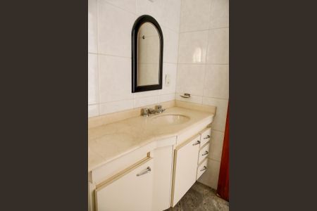 Apartamento à venda com 226m², 4 quartos e 2 vagas Apartamento à venda com 226m², 4 quartos e 2 vagasBanheiro da Suíte 2