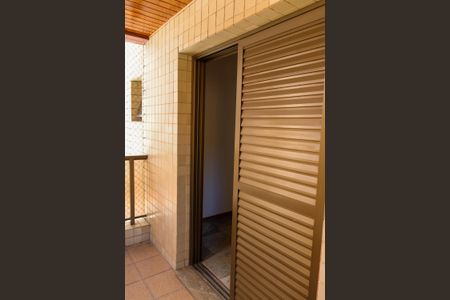 Apartamento à venda com 226m², 4 quartos e 2 vagas Apartamento à venda com 226m², 4 quartos e 2 vagasVaranda