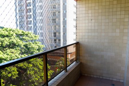 Apartamento à venda com 226m², 4 quartos e 2 vagas Apartamento à venda com 226m², 4 quartos e 2 vagasSacada