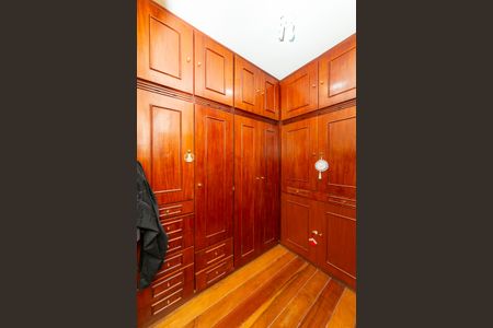 Casa à venda com 436m², 4 quartos e 4 vagasCloset da suíte