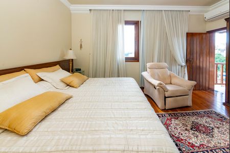 Casa à venda com 436m², 4 quartos e 4 vagasSuíte