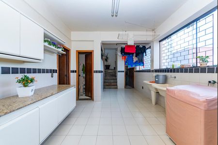 Casa à venda com 436m², 4 quartos e 4 vagasÁrea de Serviço