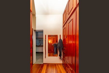 Casa à venda com 436m², 4 quartos e 4 vagasCloset da suíte