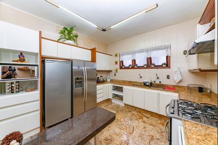 Casa à venda com 436m², 4 quartos e 4 vagasCozinha