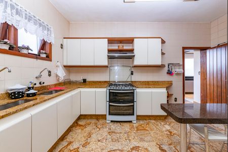 Casa à venda com 436m², 4 quartos e 4 vagasCozinha