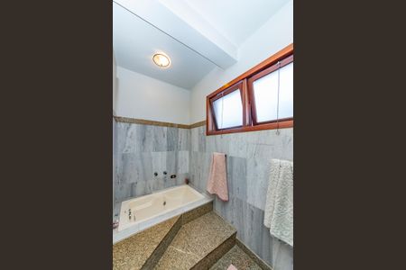 Casa à venda com 436m², 4 quartos e 4 vagasBanheiro da Suíte