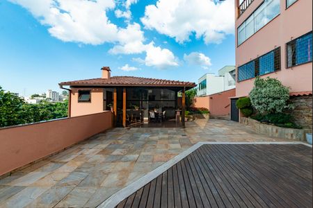 Casa à venda com 436m², 4 quartos e 4 vagasQuintal