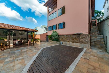 Casa à venda com 436m², 4 quartos e 4 vagasQuintal