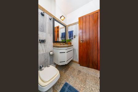 Casa à venda com 436m², 4 quartos e 4 vagasBanheiro Social 2