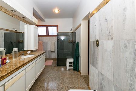 Casa à venda com 436m², 4 quartos e 4 vagasBanheiro da Suíte