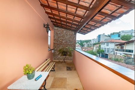 Casa à venda com 436m², 4 quartos e 4 vagasVaranda da Sala 5