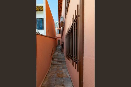 Casa à venda com 436m², 4 quartos e 4 vagasCorredor