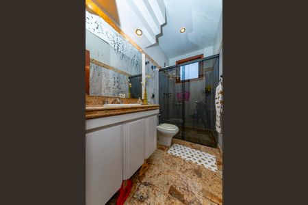 Casa à venda com 436m², 4 quartos e 4 vagasBanheiro Social 1