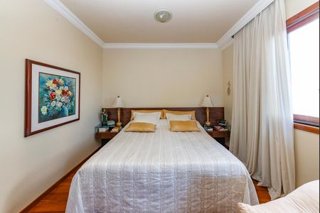 Casa à venda com 436m², 4 quartos e 4 vagasSuíte