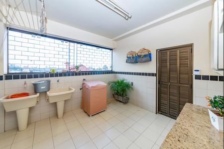 Casa à venda com 436m², 4 quartos e 4 vagasÁrea de Serviço