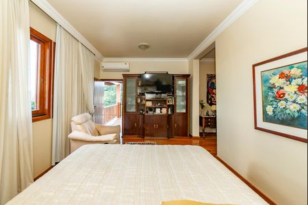 Casa à venda com 436m², 4 quartos e 4 vagasSuíte