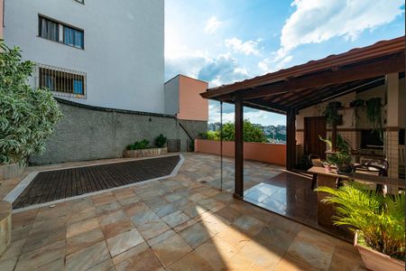 Casa à venda com 436m², 4 quartos e 4 vagasQuintal