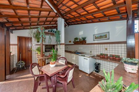 Casa à venda com 436m², 4 quartos e 4 vagasVaranda gourmet