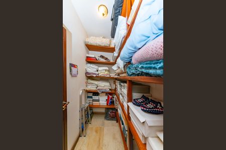 Casa à venda com 436m², 4 quartos e 4 vagasRoupeiro