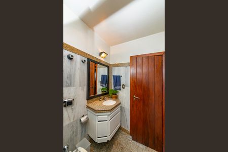 Casa à venda com 436m², 4 quartos e 4 vagasBanheiro Social 2