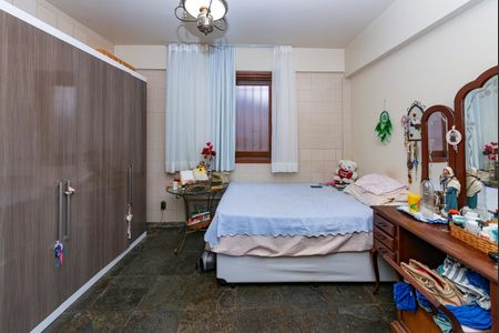 Casa à venda com 436m², 4 quartos e 4 vagasQuarto de Serviço