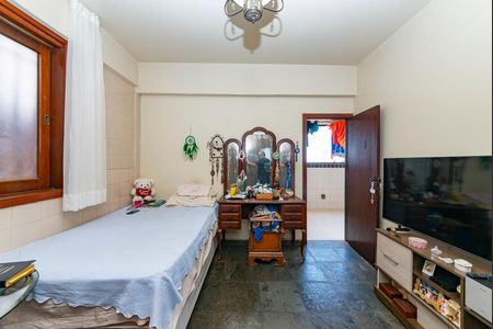 Casa à venda com 436m², 4 quartos e 4 vagasQuarto de Serviço