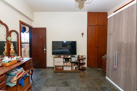 Casa à venda com 436m², 4 quartos e 4 vagasQuarto de Serviço