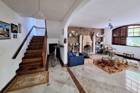 Casa à venda com 250m², 5 quartos e 4 vagasSala