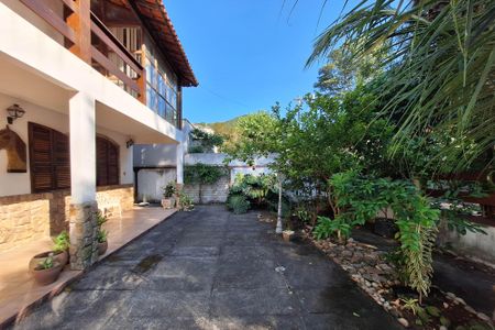 Casa à venda com 250m², 5 quartos e 4 vagasQuintal