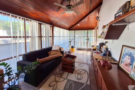 Casa à venda com 250m², 5 quartos e 4 vagasEscritório