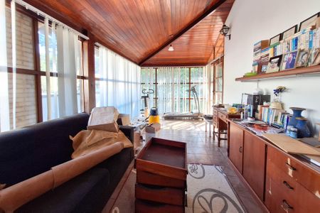 Casa à venda com 250m², 5 quartos e 4 vagasEscritório