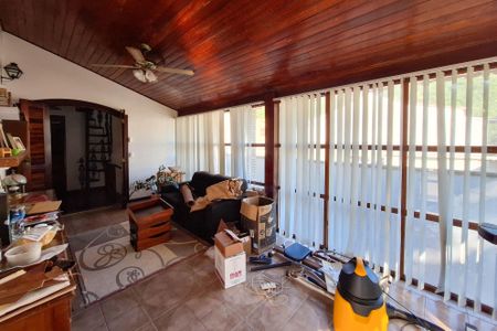 Casa à venda com 250m², 5 quartos e 4 vagasEscritório