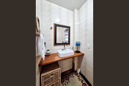 Casa à venda com 250m², 5 quartos e 4 vagasLavabo