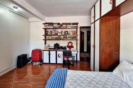 Casa à venda com 250m², 5 quartos e 4 vagasSuíte 1