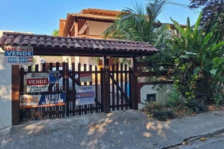 Casa à venda com 250m², 5 quartos e 4 vagasFachada