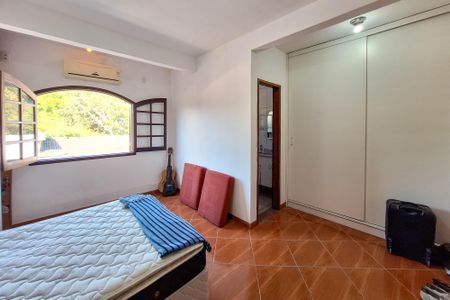 Casa à venda com 250m², 5 quartos e 4 vagasSuíte 1